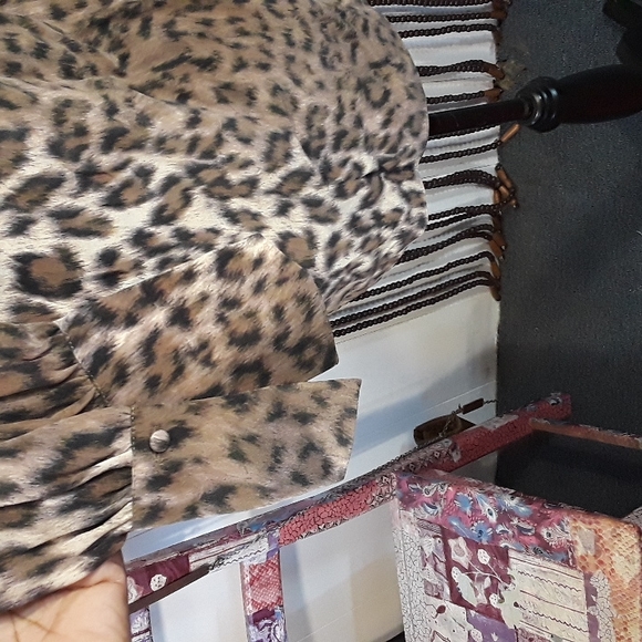 Sold Beautiful Joie Top - Picture 7 of 12